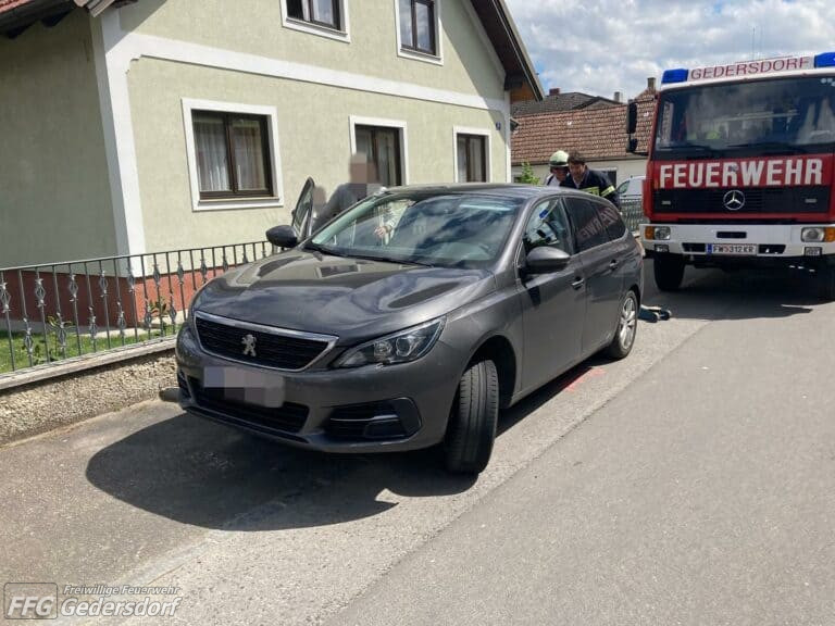 Rasche FZG-Bergung durch TLF Besatzung