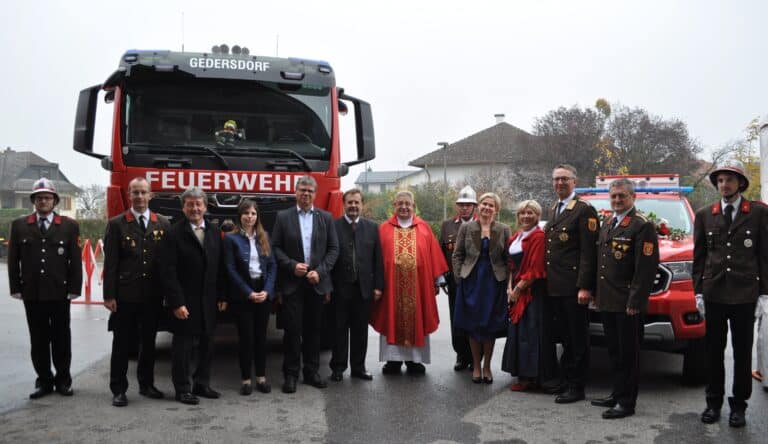 Doppelte Fahrzeugsegnung bei der FF Gedersdorf